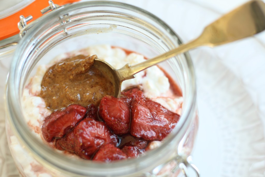 Overnight Oats and Roasted Strawberries 2