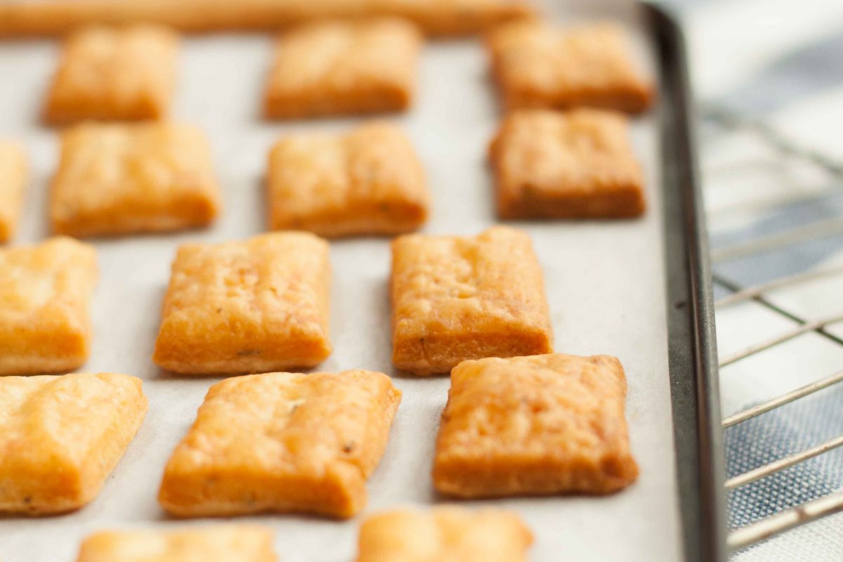 Cheese Thyme Crackers 1